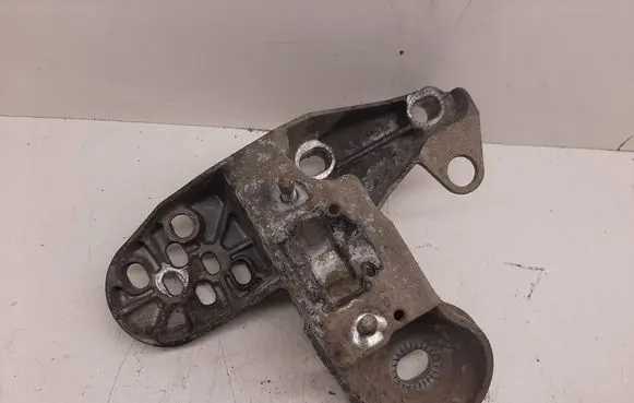 Audi A4 S4 B7 8E 8H Engine mounting bracket 8E0199351