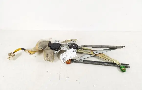 Toyota Camry Front door window regulator with motor