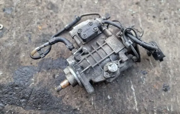 Volkswagen PASSAT B5 Fuel injection high pressure pump 0460404977