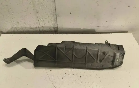 Mercedes-Benz E W211 Heat shield in engine bay A6480940441 L182