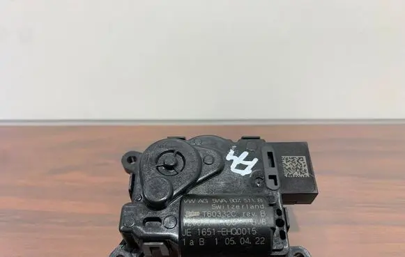 Cupra Formentor Air flap motor/actuator 5WA907511B