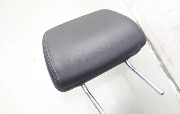 Opel Zafira B Front seat headrest 