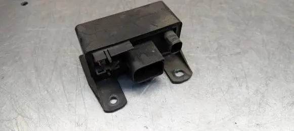 Mercedes-Benz E W211 Glow plug pre-heat relay 0255452832