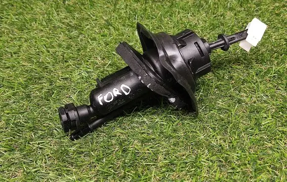 Ford C-MAX II Clutch master cylinder 3M517A543AG