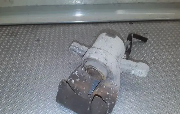 Toyota Corolla Verso AR10 Rear brake caliper 