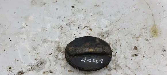 Mitsubishi L200 Fuel tank filler cap NOCODE