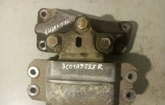 Volkswagen PASSAT B6 Engine mount bracket 3C0199555R