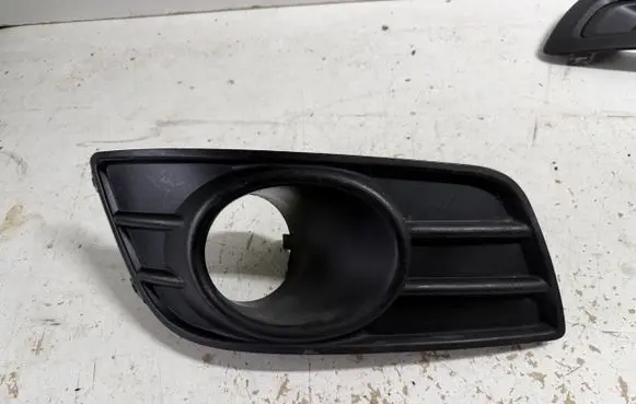 Suzuki SX4 Front fog light trim/grill 