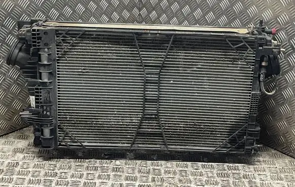 Opel Insignia A Coolant radiator 13241725 CM944001