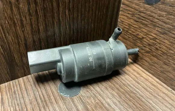 Iveco Daily 3rd gen Windscreen/windshield washer pump 3090179