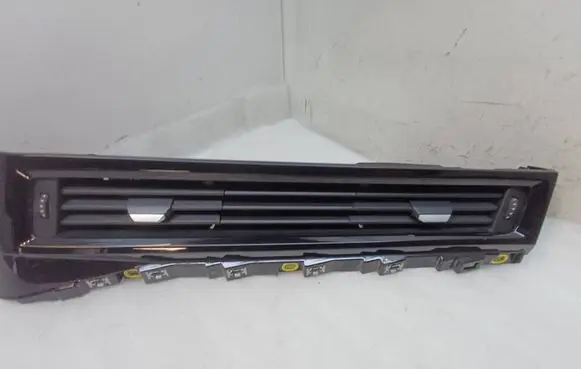 Audi A1 Dash center air vent grill 82B820951C 20230826 F100151867