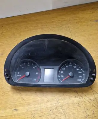 Speedometer (instrument cluster)