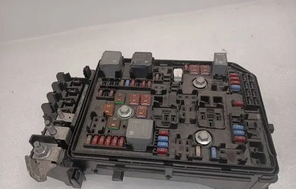 Chevrolet Volt II Fuse box set 84016065