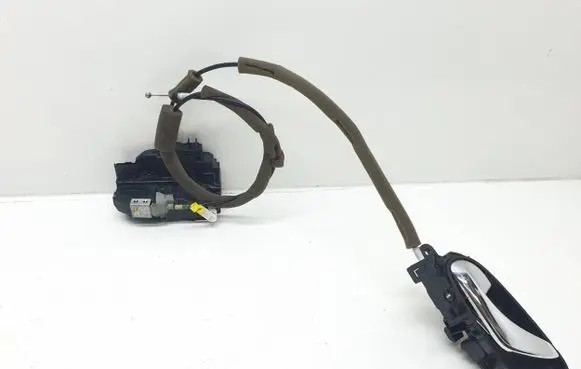 Nissan Pulsar Front door lock