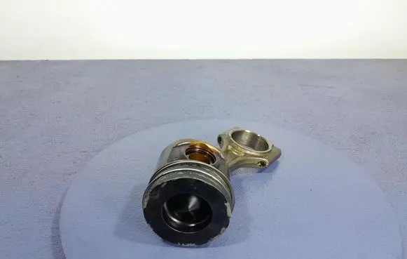 Audi A4 S4 B7 8E 8H Piston 
