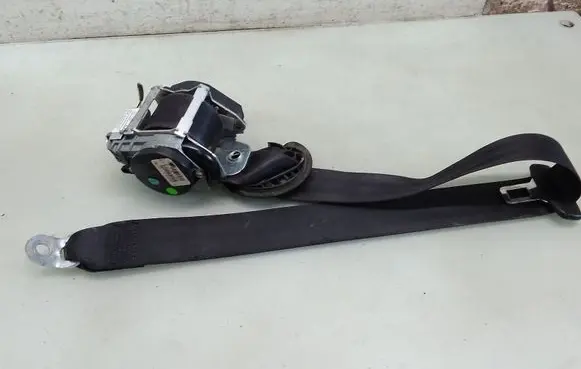 Volkswagen Golf V Front seatbelt 6087165F1B
