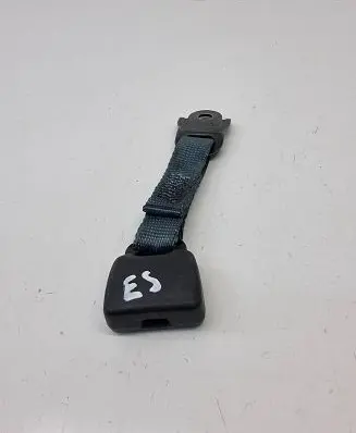 Lexus ES VII XZ10 Rear seatbelt buckle G068302