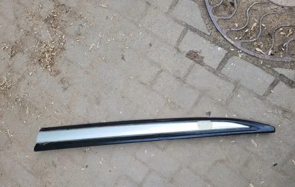 Mitsubishi Outlander Front door trim (molding) 5727A404