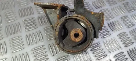 Toyota Avensis T220 Engine mount bracket 531529