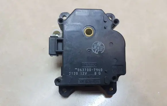 Toyota Prius (XW20) Intake manifold valve actuator/motor 0637007960