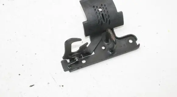 Audi TT TTS Mk2 Engine bonnet/hood lock/latch loop/hook 8J0823480C