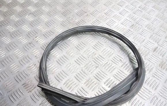 Volkswagen Jetta II Engine compartment rubber 