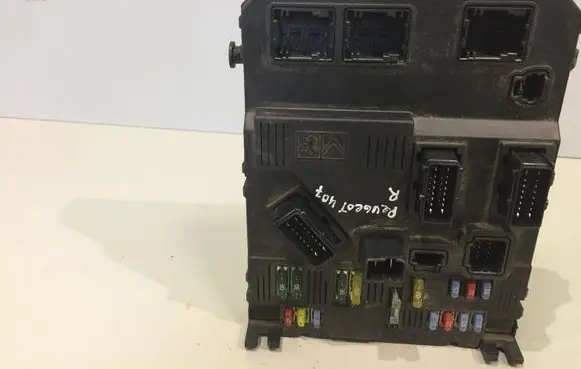 Peugeot 407 Fuse module 9655708480 S120104600L