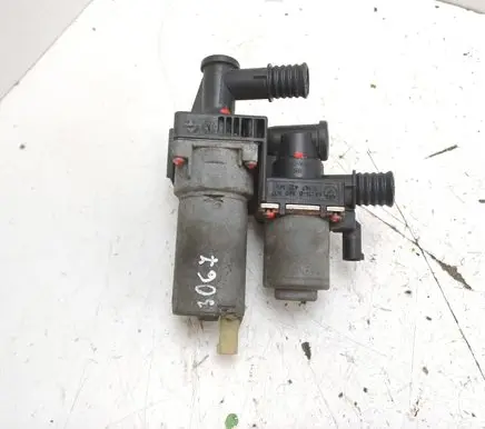 BMW X3 E83 Coolant heater control valve 8369807 1147412149