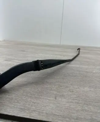 Ford Mondeo Mk III Front wiper blade arm 1S7117526D