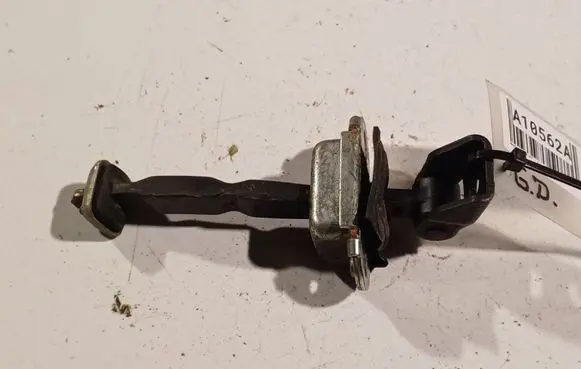 Skoda Octavia Mk2 (1Z) Rear door check strap stopper 