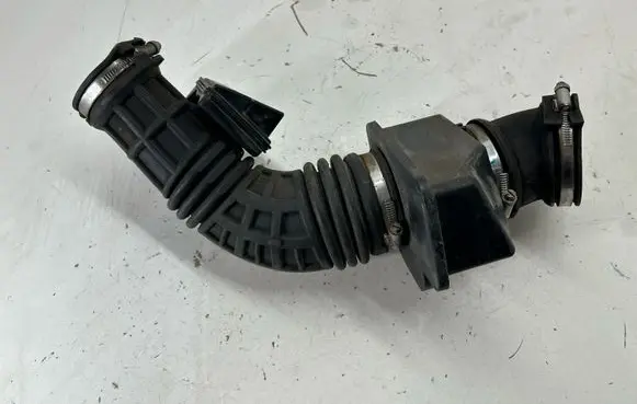 Buick Encore I Air intake hose/pipe 42366186