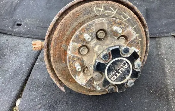 Opel Frontera A Front wheel hub