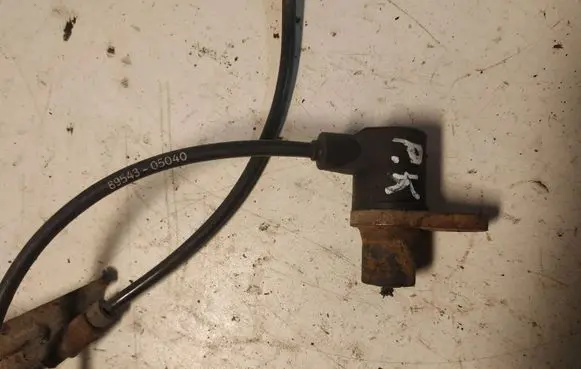 Toyota Avensis T220 ABS brake wheel speed sensor 8954305040