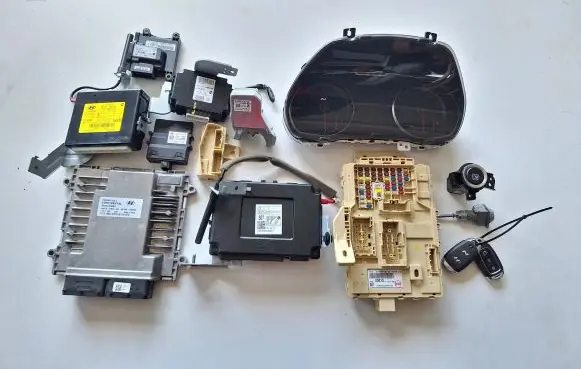 Engine ECU kit and lock set