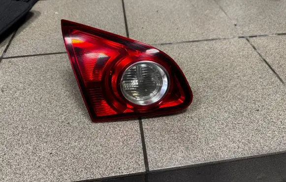 Tailgate rear/tail lights