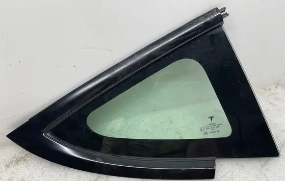 Tesla Model 3 Rear side window 151497900