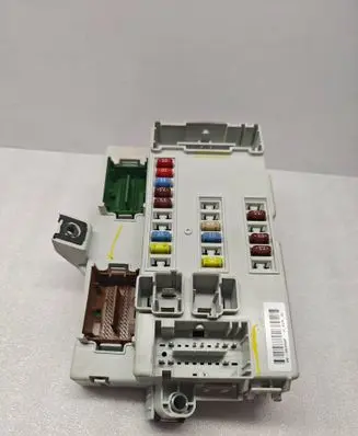 Jeep Cherokee Fuse module P68236670AF 503441540304 1268424146