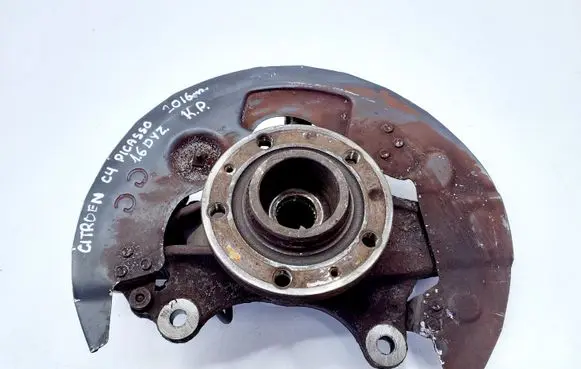 Front wheel hub