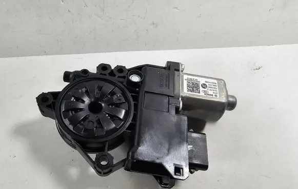 KIA Xceed Front door window regulator motor 82450J7015
