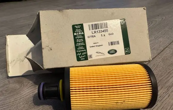 Land Rover Defender Oil filter cover LR133455 T2R47312
