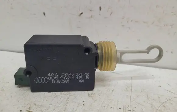 Audi A8 S8 D2 4D Tailgate exterior lock 40620424B 8D5962115B