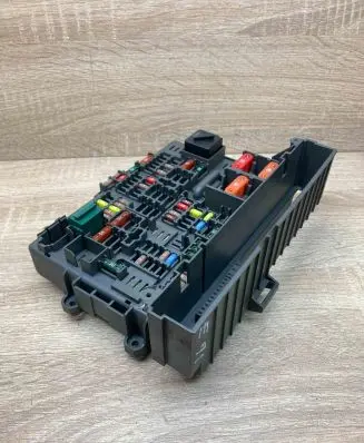 BMW X1 E84 Fuse module 9119446 10688710