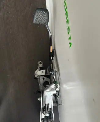 Toyota Avensis T270 Clutch pedal 