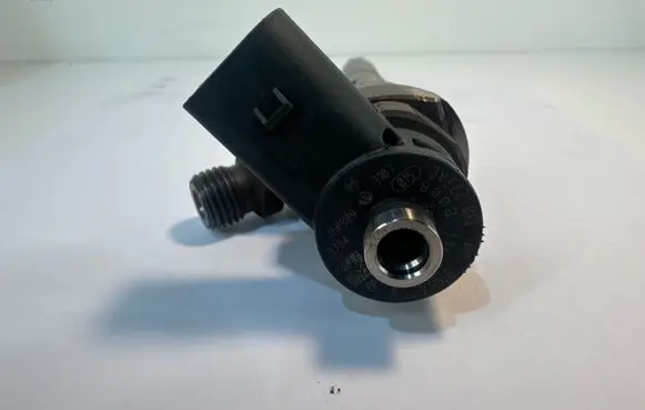 Skoda Superb B8 (3V) Fuel injector 04l130277ac