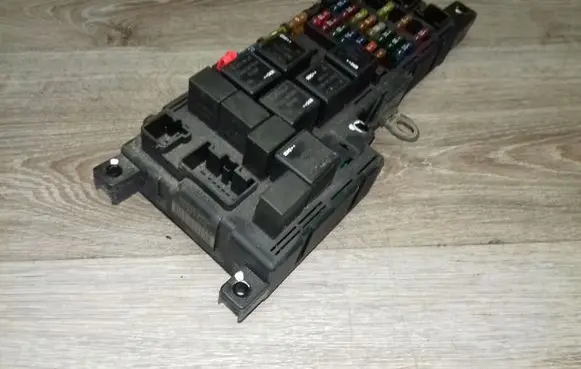 Volvo XC90 Fuse module 518826011 8678449