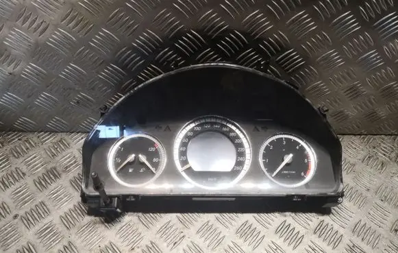 Mercedes-Benz C W204 Speedometer (instrument cluster) 2045406048 A2045406048