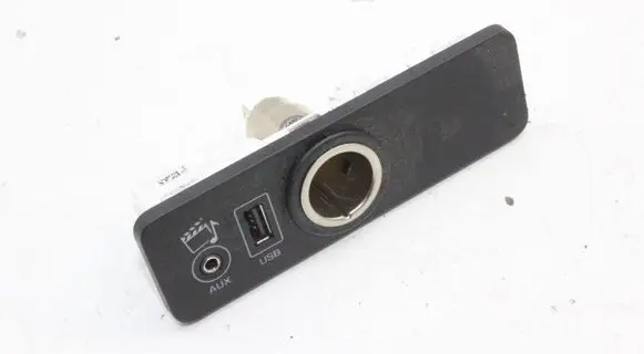 Jaguar XF X250 AUX in-socket connector 28339197