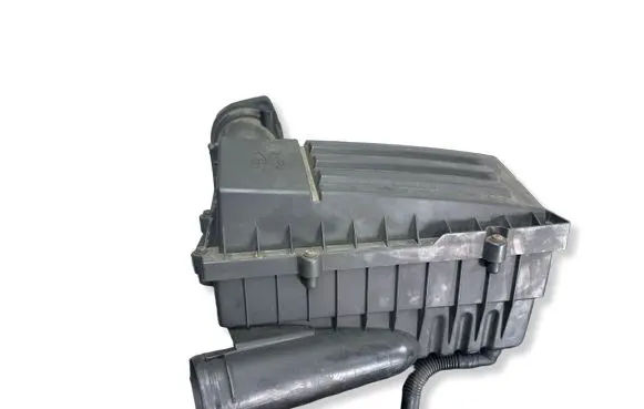 Volkswagen PASSAT B6 Air filter box 3C0129607AG