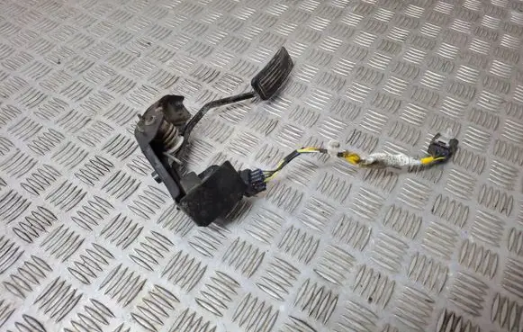 Toyota Avensis T250 Accelerator throttle pedal 8222305060