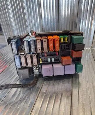 Nissan X-Trail T32 Fuse module 55RF1V000 8200662613
